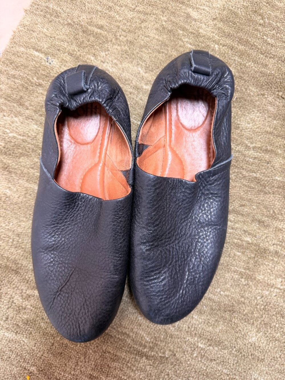 Söfft Black Leather Slip-On Flats Ballet Shoes